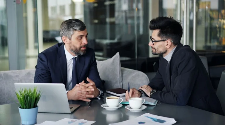 Avaliação Falsa no Google e Reclame Aqui: consulta jurídica Empresário consulta advogado sobre proteção jurídica contra avaliação falsa no Google e Reclame Aqui