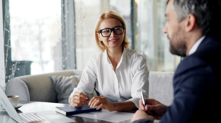 Quanto Custa Advogado Para Compra de Imóvel: composição Quanto Custa Advogado Para Compra de Imóvel: Advogada explica composição de honorários em reunião sobre compra de imóvel
